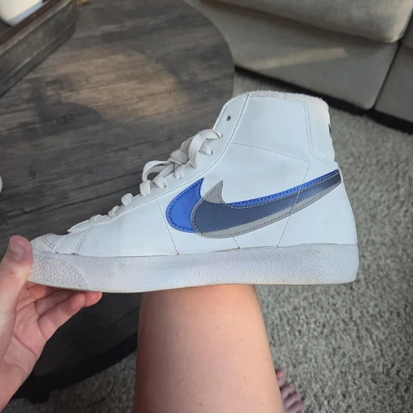 Nike White and Blue High-Top Sneakers - Picture 4 of 8
